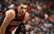 Lavīns ar 13 precīziem tālmetieniem pietuvojas NBA rekordam un realizē uzvaras metienu