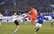 Kungfu futbola laukumā! "Schalke" vārtsargs par asu gājienu nopelna sarkano kartīti