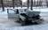 Pārdaugavā "BMW" iestūrē kokā