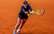 Ostapenko izcīna pārliecinošu uzvaru Madrides "WTA 1000" turnīra pirmajā kārtā