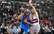 Eirolīgas Latvijas basketbolistu duelī Šmita "Barcelona" sagrauj Kuruca "Baskonia"