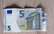"Tikai nedaudz noplēsts stūrītis." Pircējai veikalā atsaka pieņemt piecu eiro banknoti