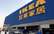 Šanhajā "Ikea" veikala apmeklētāji panikā cenšas bēgt, kad paziņo par tajā esošo izolāciju