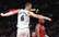 Porziņģis plosās Portlendā: apskaužama precizitāte, danku buķete un NBA TOP 10 vērta bonbonga Bīlam