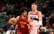Porziņģis triec Klīvlendas grozā pāri Alenam, uzliek "Cavs" centram jumtu un iekrāmē efektīgu "putback"