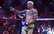 UFC cīkstonis Oliveira atgriežas būrī un ātri nokautē Dariušu