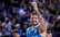 Slovēnijas basketbola supertalants Dončičs treniņā trāpa traku un neticamu metienu