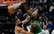 Brauns "danko" pāri Minesotas tornim Gobēram un triumfē NBA dienas topā