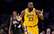 "Lakers" pārtrauc ieilgušo neveiksmu sēriju, Tompsons ar precīzu pustālo izrauj "Warrios" uzvaru