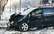 Pie Ulbrokas "Lexus" vadītājs iebraucis kokā un smagi cietis