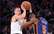 Vienradzis Ņujorkā – Porziņģis pret "Knicks" triec "alley oop" veseri, lādē trīnīšus un uzliek jumtu Makbraidam