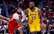 "Lakers" iekļūst "play‑off"; "Kings" aizsūta atvaļinājumā "Warriors"