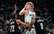 Hauzera un Tilmana tālmetieni pieliek punktu "Trail Blazers" pretestībai, Porziņģa "Celtics" izcīna 62. uzvaru sezonā