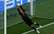 Leģendārais Noiers skaistā lēcienā atvaira Ungārijas futbolista Soboslai tiešo brīvsitienu