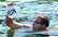 Ungārs Rasovskis triumfē Parīzes olimpisko spēļu maratona peldējumā