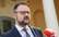 Briškens negrasās demisionēt pēc samilzušās kritikas par viņa darbu