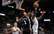 "Spurs" spīdeklis Vembanjama divas reizes aizsūta pretinieku mājās un uzvar NBA dienas topā