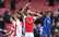 Merino pēc stūra sit precīzi ar galvu un nodrošina "Arsenal" uzvaru Londonas derbijā