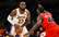 Lebrons Džeimss pēc pauzes atgriežas ar 17 punktiem, "Lakers" kapitulē "Bulls"
