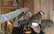 Lemuru mājā "Rakšos" ģimenes pieaugums. Ziņkārīgie dzīvnieki teju nogāž no kājām TV3 komandu