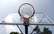Madonā zēnam virsū uzgāžas basketbola grozs