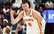 Vienradža "alley‑oop" trieciens grozā no augšas ielaužas NBA dienas skaistāko mirkļu topā