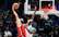 Matkovičs spēcīgi danko pāri "Hornets" aizsargam Džeimsam un ieņem pirmo vietu NBA TOP 10