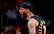 Porziņģa komandas biedrs Aleksandrs‑Vokers realizē cirka cienīgu metienu un gozējas NBA TOP 10