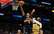 "Spurs" aizsargs Kāsls ar iespaidīgām vējdzirnavām spīd NBA dienas TOP 10 virsotnē