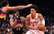 "Hawks" atspēlējas un uzvar bez Bukera saplīsušo Fīniksas "Suns"