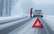 Iebuksē sniegā un nevar pielaist auto – šoferi šoziem bieži sauc evakuatoru