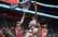 NBA TOP 10 pirmo vietu iekaro "Pistons" centra Durena spēcīgais "alley‑oop" danks