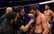 Ne katru dienu redzēsi ko tādu – UFC zvaigzne Mahačevs cīņas laikā komandas biedram mēģina ielikt vietā plecu