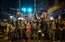 Honkongā policija aizturējusi daudzus protestētājus