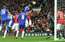 Anglijas premjerlīgā Manchester United spēlē neizšķirti 1:1 ar līderiem Chelsea
