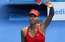 Marija Šarapova Australian Open mačā izglābjas no zaudējuma otrajā kārtā