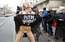 Femen aktīviste izmetas plika un rupji "pasūta" Putinu
