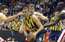 Divu Eirolīgas Stambulas klubu derbijā Fenerbahce ar 77:71 apspēlē Anadolu Efes