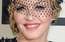 Madonna Brit Awards ceremonijā nokrīt no skatuves