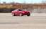 Blondīne ar Ford Mustang "izāzē" čaļus