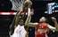 Olympiacos līdzīgā Eirolīgas mačā pārspēj Emporio Armani 83:74