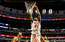 Warriors un Bulls izcīna otrās uzvaras NBA izslēgšanas spēlēs