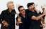 U2 uzsāk koncertturneju, Bono tikai dziedās
