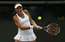 Ostapenko Vimbldonas rekordkarstajā dienā neizmanto trīs setbumbas un zaudē Mladenovičai