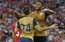 VIDEO: jaunajam talantam Akpomam "hat‑trick", Arsenal "samaļ miltos" Singapūras izlasi