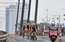 FOTO: dzelzs vīri un sievas – Rīgas triatlons pilsētas centrā