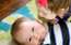 Mīlīgi: maza puisīša neaprakstāmā sajūsma pēc pirmā apskāviena ar mīļoto