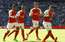 Vengers beidzot pārspēj Mourinju – momentiem bagātā spēlē Arsenal pieveic Chelsea
