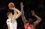 Porziņģim 20 punkti un 13 bumbas, Knicks pagarinājumā piekāpjas Hjūstonas Rockets
