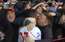 VIDEO: Liverpool futbolistam fans Valentīna dienā velta kaislīgu skūpstu